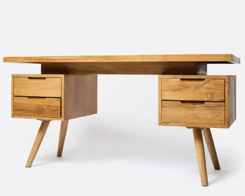 Escritorio de madera clara estilo nórdico con cuatro cajones y patas en ángulo, fondo blanco en Burgos
