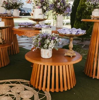 Mesa de madera de roble con pata metálica para hostelería fabricada en Burgos