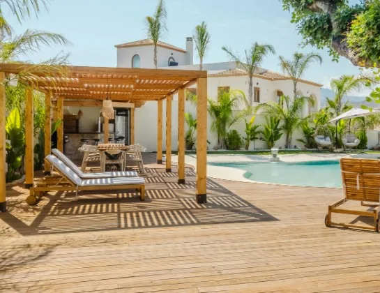 Pérgola de madera instalada en una terraza de Burgos